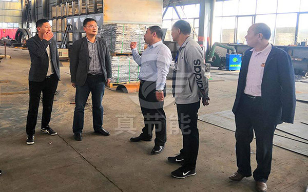 用戶到電鍍污泥干燥機(jī)廠家進(jìn)行參觀、考察