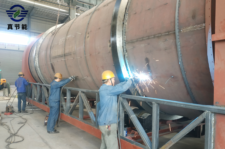 防止污泥干燥設(shè)備表面漆層脫落破損，采用防腐防銹的工藝技術(shù)焊接